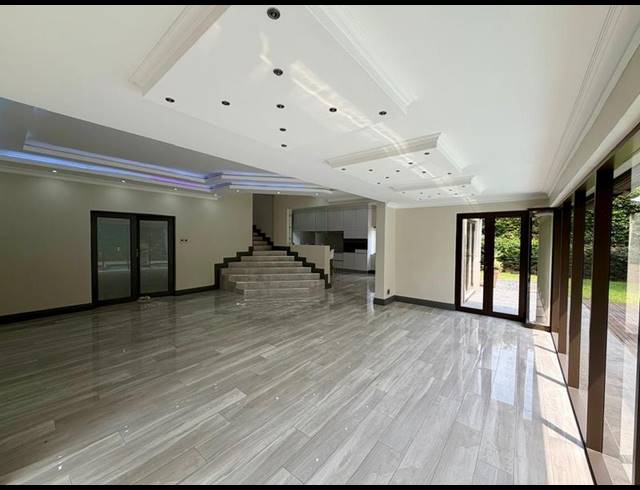 4 BEDROOM TOWNHOUSE FOR SALE IN LA LUCIA